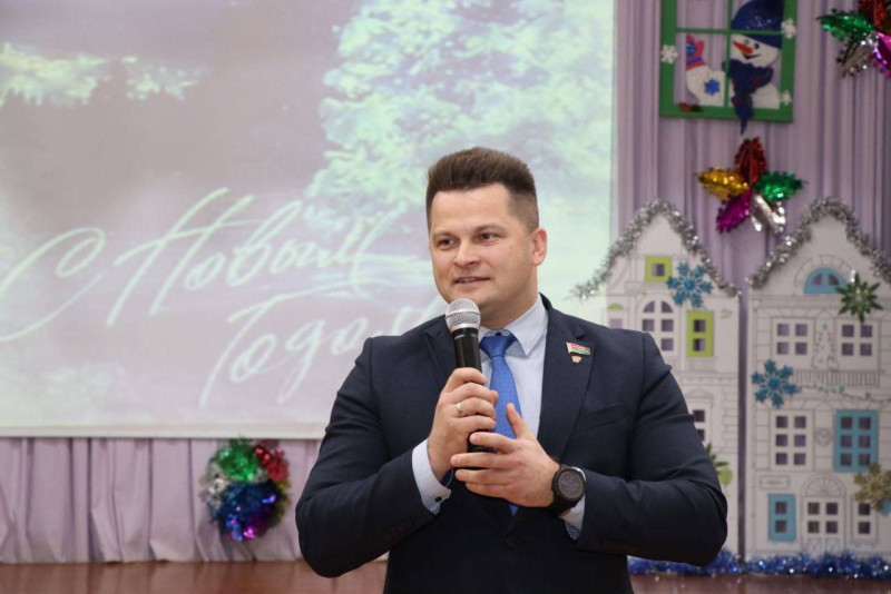 Поздравление с наступающим Новым годом от члена Совета Республики, первого секретаря ЦК ОО "БРСМ" А.С.Лукьянова Поздравление с наступающим Новым годом от члена Совета Республики, первого секретаря ЦК ОО "БРСМ" А.С.Лукьянова