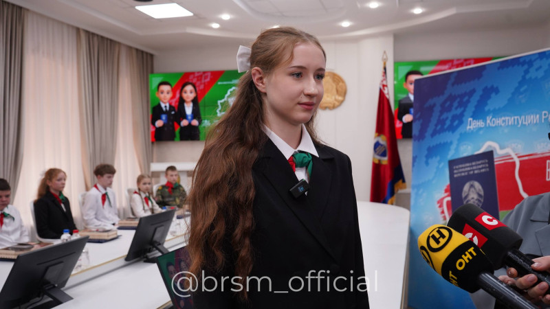 В Комитете государственного контроля Республики Беларусь состоялась церемония, на которой юные граждане получили свои первые паспорта