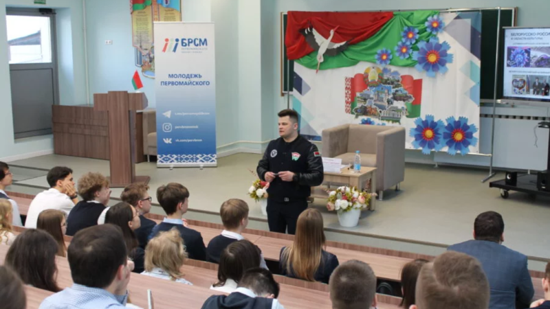 Александр Лукьянов провел открытый урок в средней школе № 225 Александр Лукьянов провел открытый урок в средней школе № 225