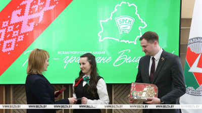 "Каждый рад получить тут паспорт". Всебелорусская акция "Мы - граждане Беларуси!" прошла в ЦИК