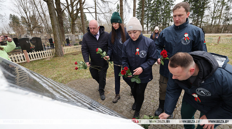 В Беларуси стартовал проект "Цветы Великой Победы"