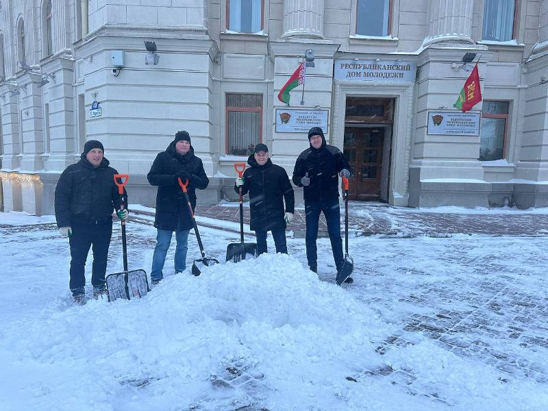 На личном примере: Уберем снег вместе!